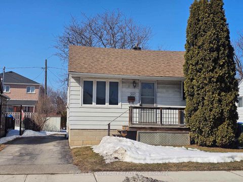 Photo 2 at 3067 Churchill Avenue, Malton, Mississauga