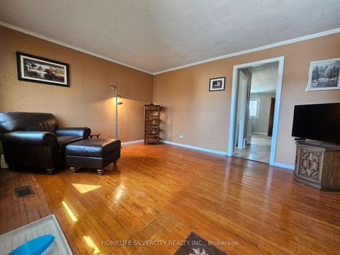 Photo 4 at 3067 Churchill Avenue, Malton, Mississauga