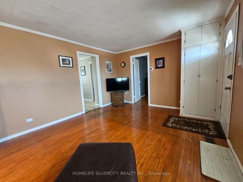 Photo 5 at 3067 Churchill Avenue, Malton, Mississauga