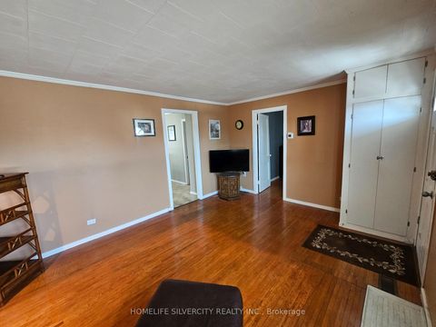 Photo 7 at 3067 Churchill Avenue, Malton, Mississauga