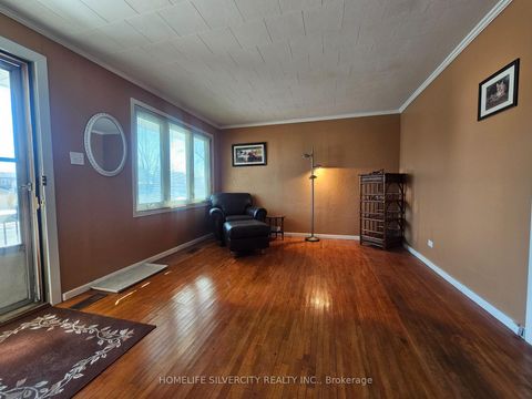 Photo 8 at 3067 Churchill Avenue, Malton, Mississauga