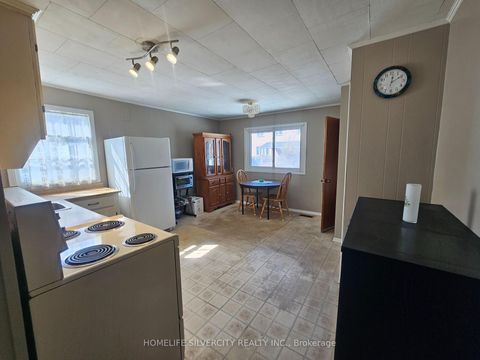 Photo 17 at 3067 Churchill Avenue, Malton, Mississauga