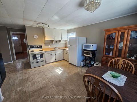 Photo 18 at 3067 Churchill Avenue, Malton, Mississauga