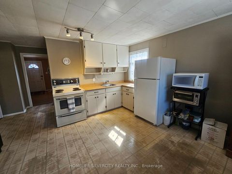 Photo 19 at 3067 Churchill Avenue, Malton, Mississauga