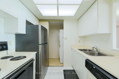 Photo 2 at 525 - 3 Greystone Walk Drive, Kennedy Park, Toronto