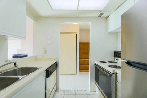 Photo 4 at 525 - 3 Greystone Walk Drive, Kennedy Park, Toronto