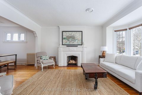 Photo 3 at 3 Glenroy Avenue, Queensway, Toronto