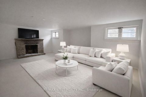 Photo 16 at 3 Glenroy Avenue, Queensway, Toronto