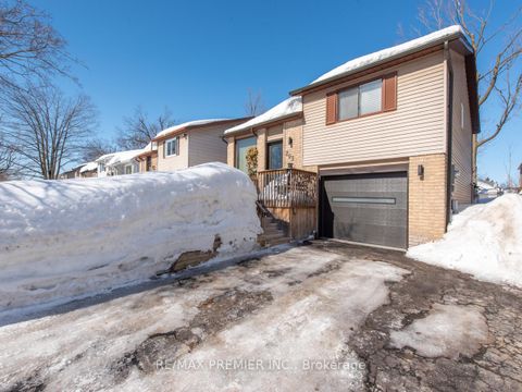 Photo 1 at 203 Burns Circle, Northwest, Barrie