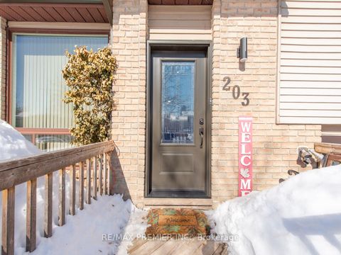 Photo 3 at 203 Burns Circle, Northwest, Barrie