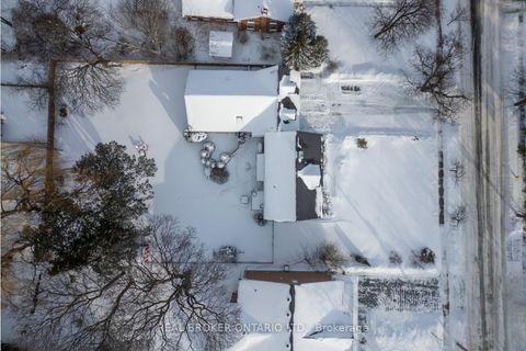 Photo 4 at 18 Concession Street W, Bowmanville, Clarington