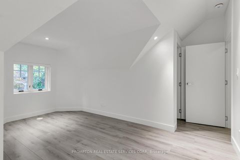 Photo 25 at 11 Gloucester Street, Yonge Corridor, Toronto