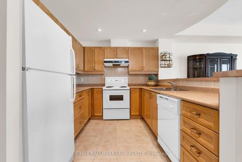 Photo 7 at PH 2-4 - 2 Toronto Street, City Centre, Barrie