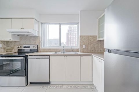 Photo 2 at 602 - 1 Hycrest Avenue, Willowdale East, Toronto