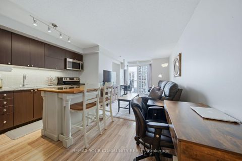 Photo 10 at 1526 - 38 Joe Shuster Way, South Parkdale, Toronto
