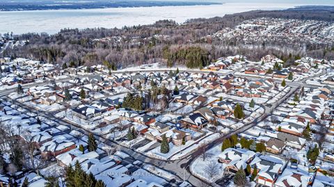 Photo 1 at 25 Kell Place, Bayshore, Barrie