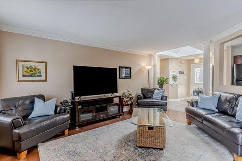 Photo 2 at 25 Kell Place, Bayshore, Barrie