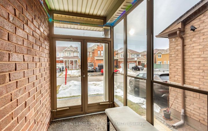 Photo 5 at 21 Arkwright Drive, Northwest Brampton, Brampton