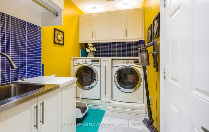 Photo 31 at 21 Arkwright Drive, Northwest Brampton, Brampton