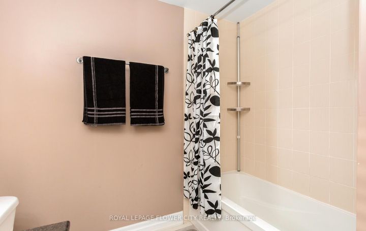 Photo 40 at 21 Arkwright Drive, Northwest Brampton, Brampton