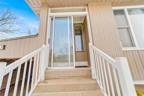 Photo 2 at 57 Lowry Square, Malvern, Toronto