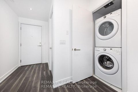 Photo 11 at 217 - 525 Adelaide Street W, Waterfront Communities C1, Toronto