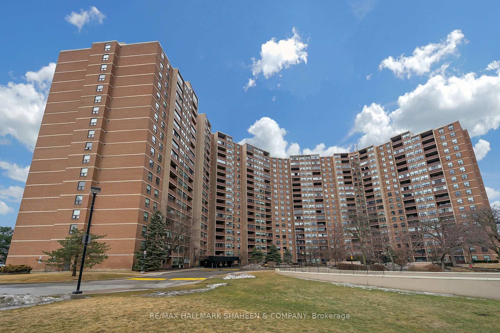 208 - 714 The West Mall Road, West Deane, Toronto by Loree Meneguzzi Real Estate 208 - 714 The West Mall Road, West Deane, Toronto