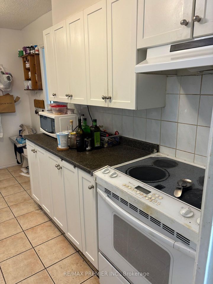 Photo 4 at 905 - 40 Panorama Court, Jamestown, Toronto