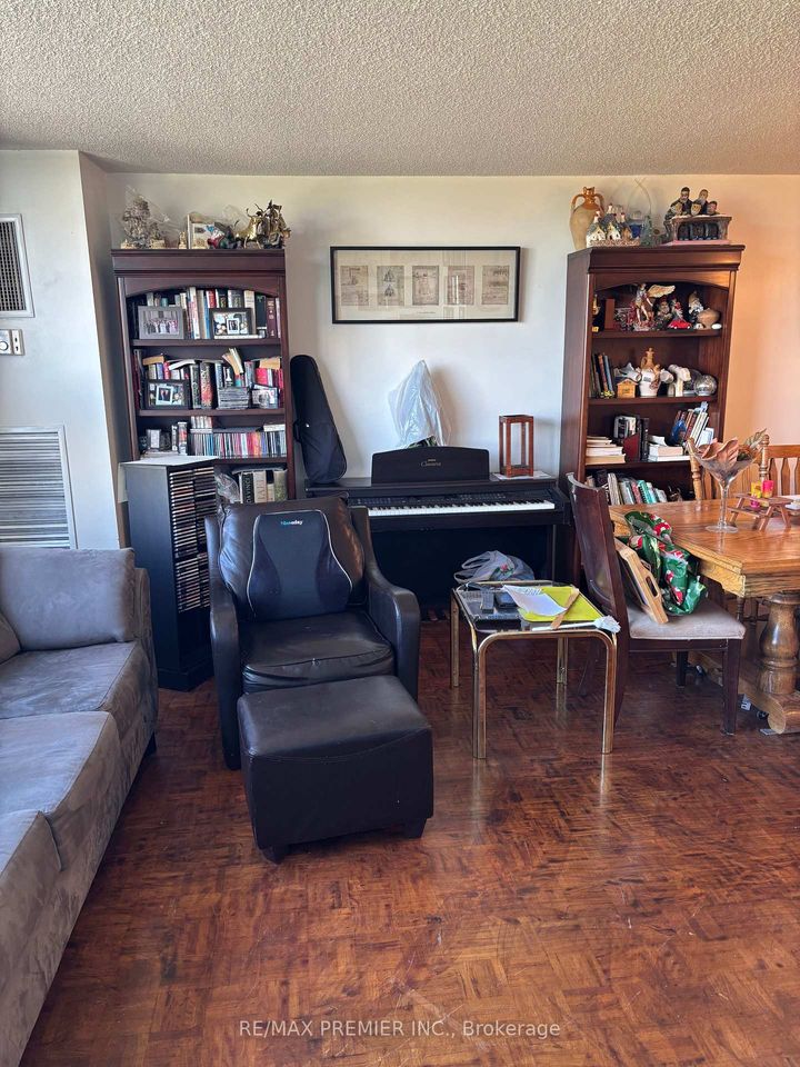 Photo 8 at 905 - 40 Panorama Court, Jamestown, Toronto