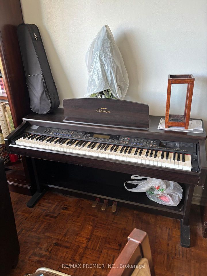 Photo 9 at 905 - 40 Panorama Court, Jamestown, Toronto