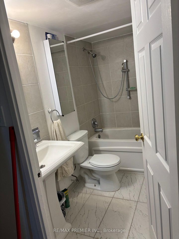 Photo 10 at 905 - 40 Panorama Court, Jamestown, Toronto