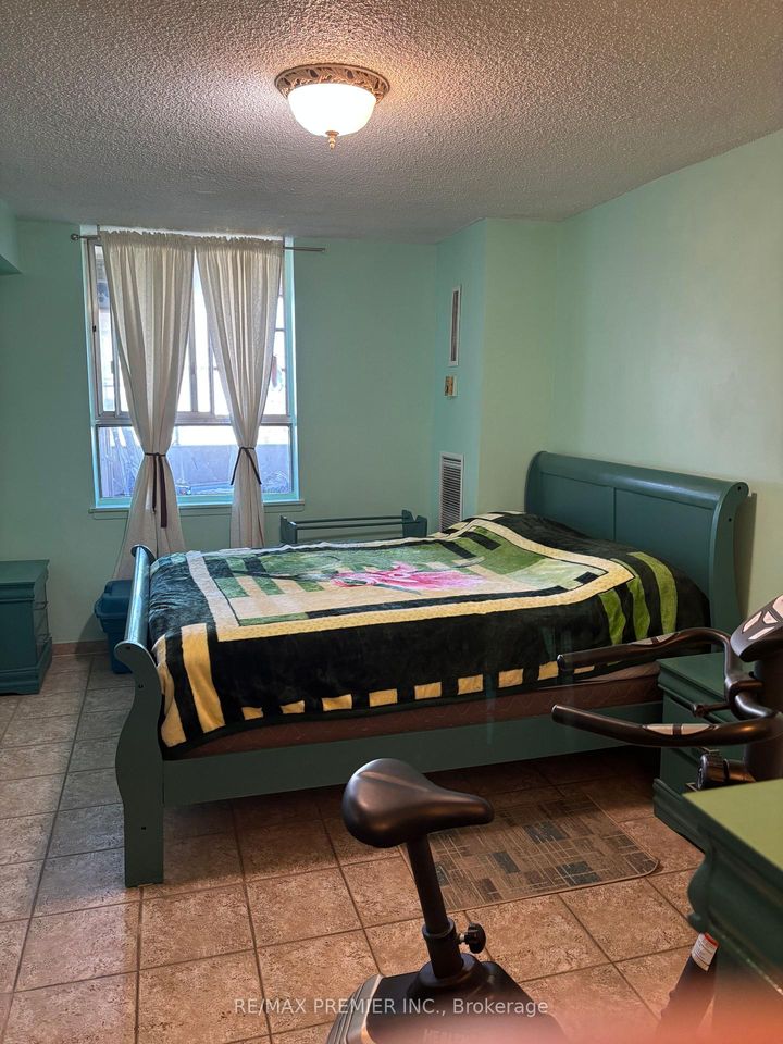 Photo 11 at 905 - 40 Panorama Court, Jamestown, Toronto