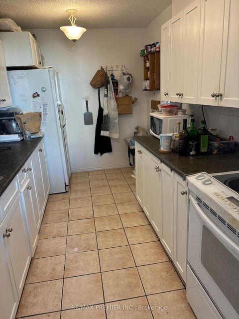 Photo 3 at 905 - 40 Panorama Court, Jamestown, Toronto