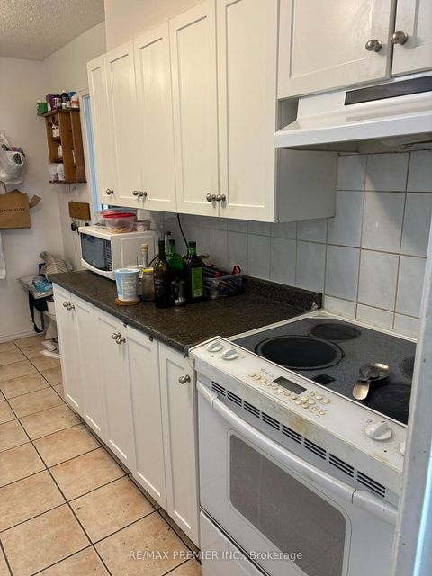 Photo 4 at 905 - 40 Panorama Court, Jamestown, Toronto