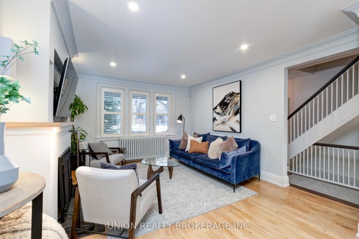 Photo 5 at 10 Hollywood Crescent, Woodbine Corridor, Toronto