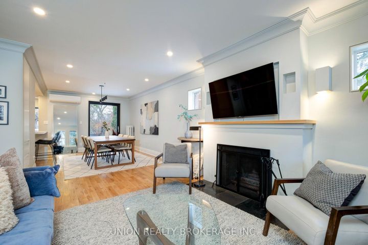 Photo 6 at 10 Hollywood Crescent, Woodbine Corridor, Toronto