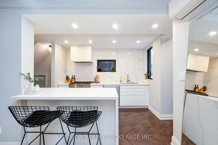 Photo 11 at 10 Hollywood Crescent, Woodbine Corridor, Toronto