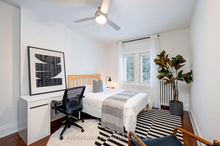 Photo 19 at 10 Hollywood Crescent, Woodbine Corridor, Toronto