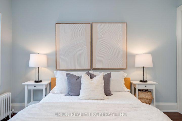 Photo 22 at 10 Hollywood Crescent, Woodbine Corridor, Toronto