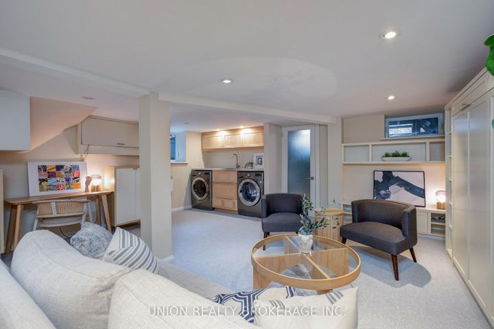 Photo 29 at 10 Hollywood Crescent, Woodbine Corridor, Toronto