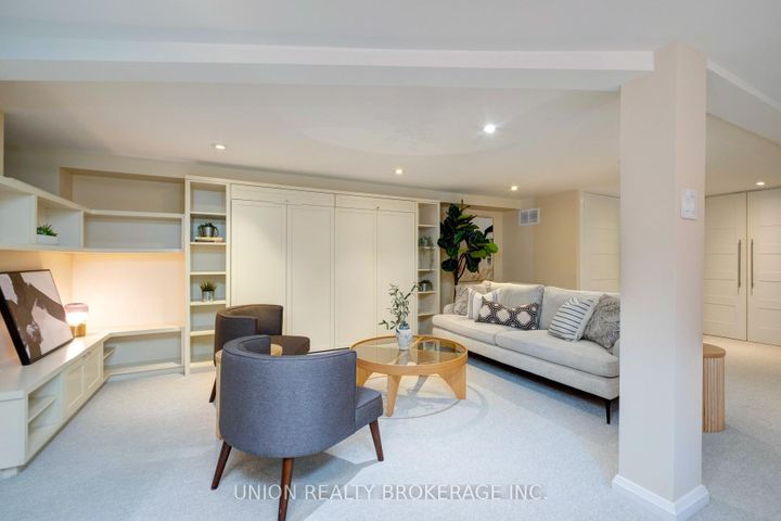 Photo 30 at 10 Hollywood Crescent, Woodbine Corridor, Toronto