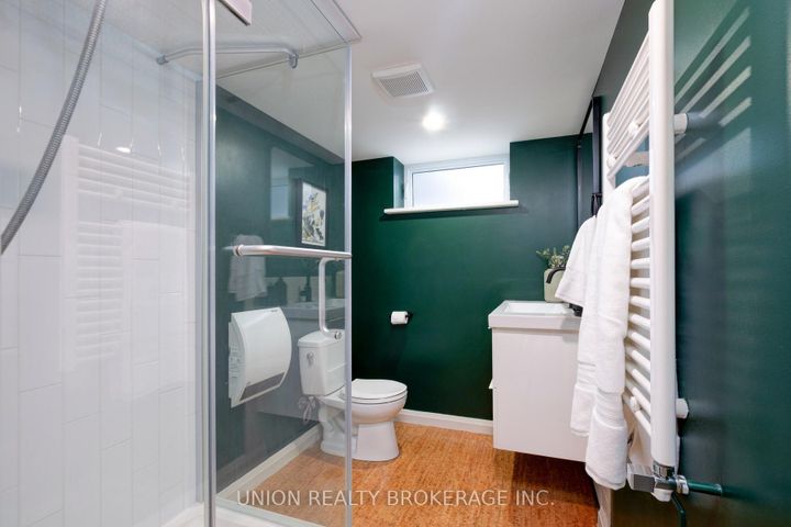 Photo 33 at 10 Hollywood Crescent, Woodbine Corridor, Toronto