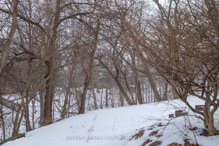 Photo 38 at 10 Hollywood Crescent, Woodbine Corridor, Toronto