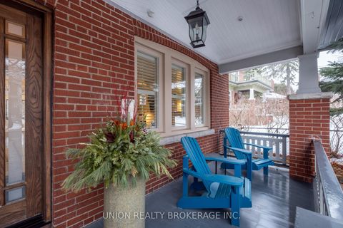 Photo 1 at 10 Hollywood Crescent, Woodbine Corridor, Toronto