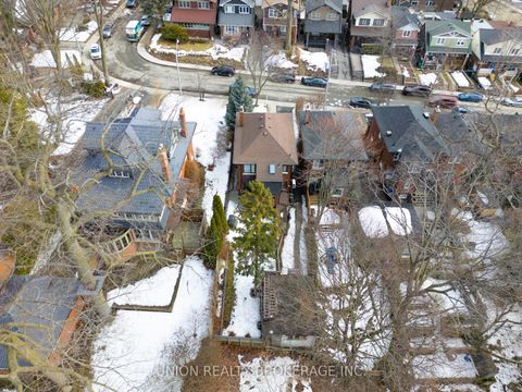 Photo 41 at 10 Hollywood Crescent, Woodbine Corridor, Toronto