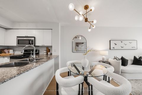 Photo 4 at 910 - 231 Fort York Boulevard, Niagara, Toronto