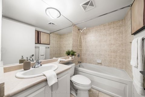 Photo 19 at 910 - 231 Fort York Boulevard, Niagara, Toronto