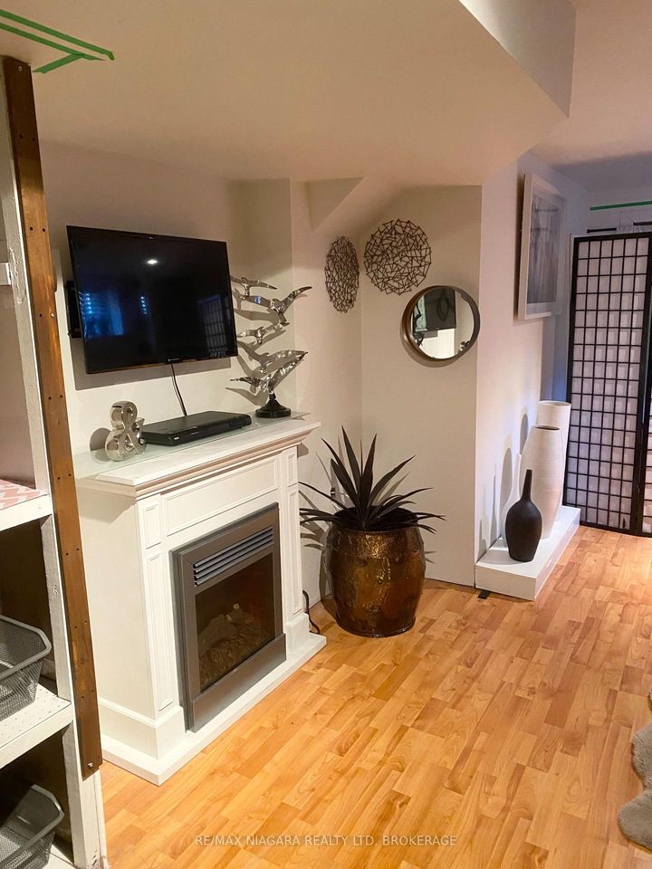 Photo 9 at 96 Terrace Drive, Balfour, Hamilton