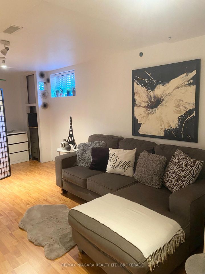 Photo 10 at 96 Terrace Drive, Balfour, Hamilton