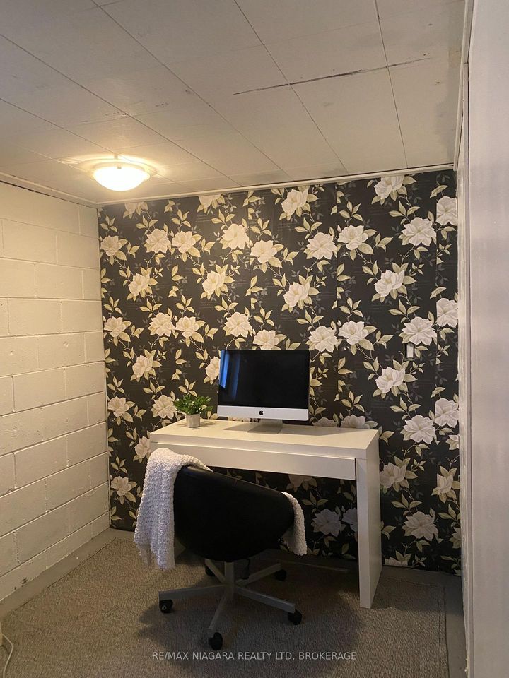 Photo 11 at 96 Terrace Drive, Balfour, Hamilton